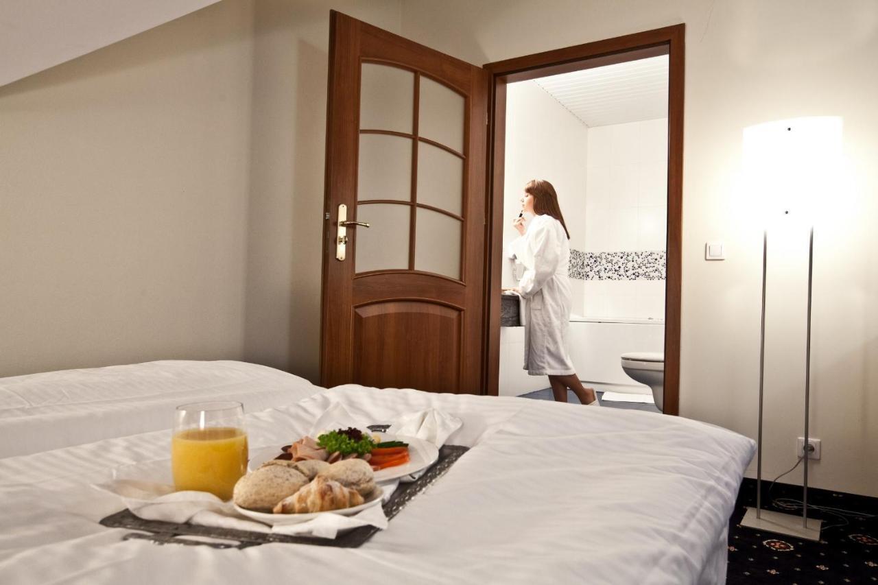 Parkhotel Lyson انفاود الغرفة الصورة